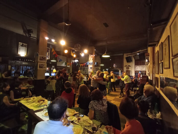 Los Laureles Bar Notable En Barracas La Gu A De Buenos Aires